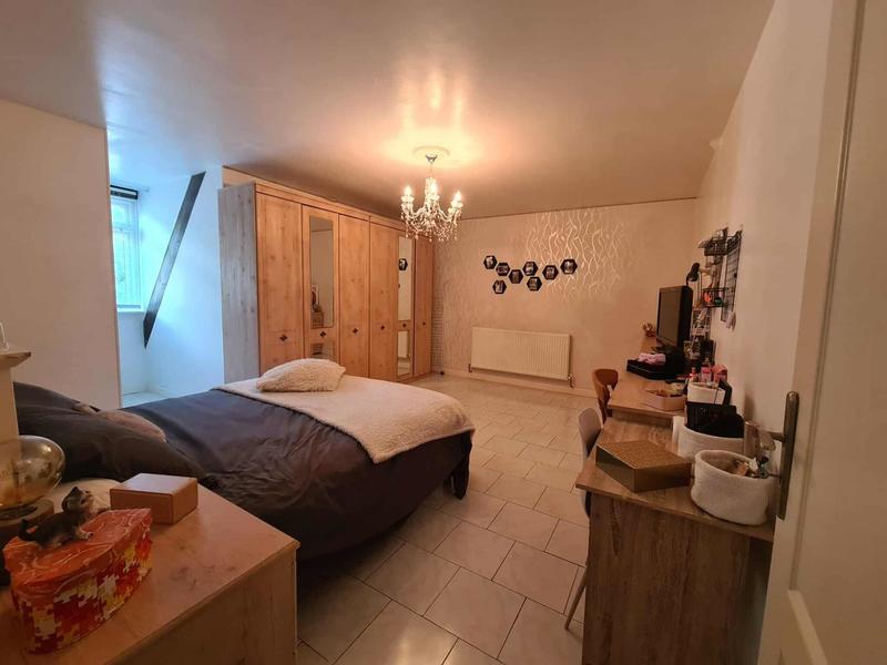 Maison - 174 m² - 8 pièces