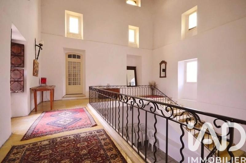 Maison - 896 m² - 27 pièces