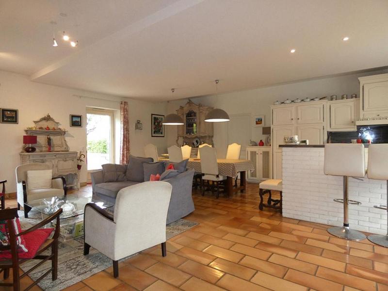 Maison - 338 m² - 13 pièces