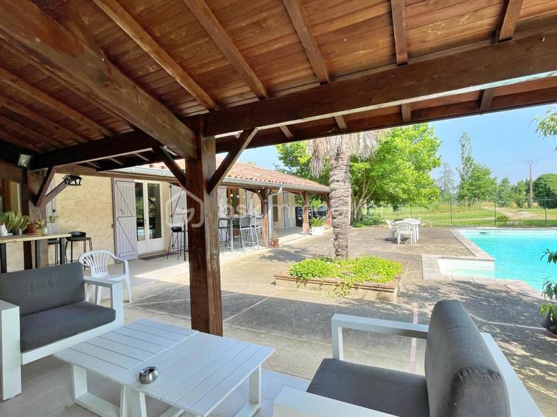 Maison traditionnelle - 270 m² - 7 pièces