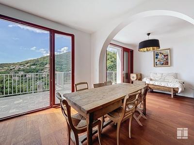 Villa - 200 m² - 9 pièces