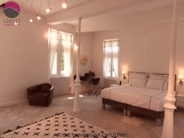 Propriété - 390 m² - 9 pièces