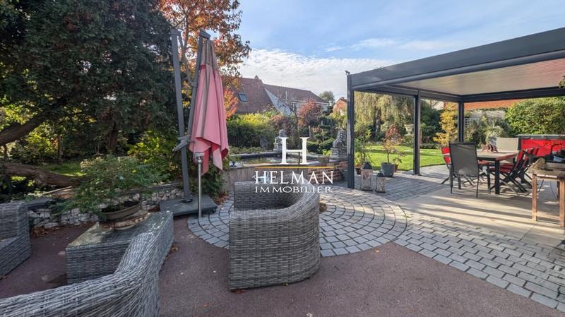 Maison - 201 m² - 6 pièces