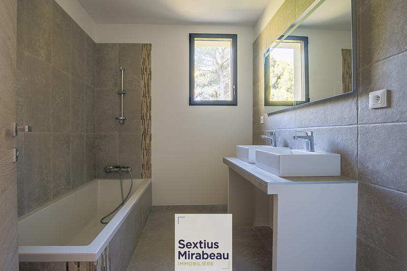 Demeure - 175 m² - 6 pièces