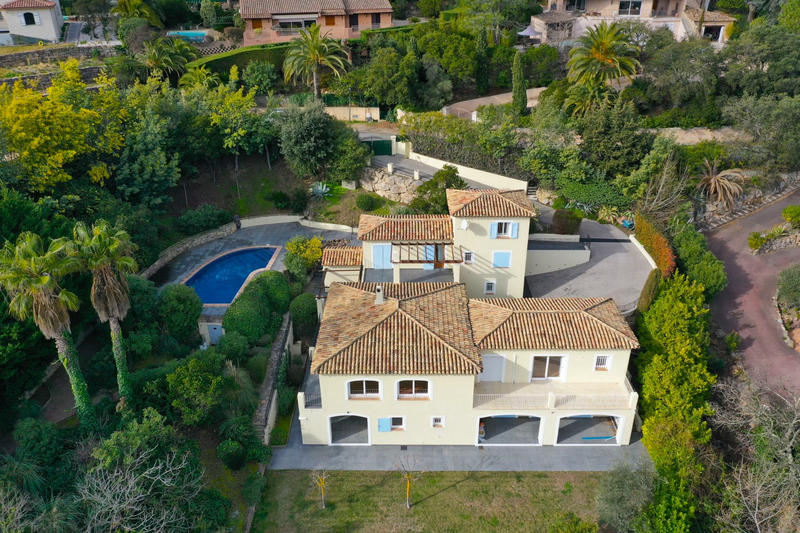 Villa - 305 m² - 10 pièces