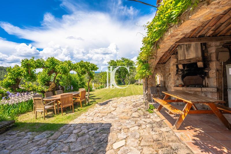 Maison - 300 m² - 12 pièces