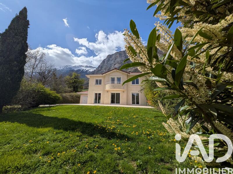 Maison - 140 m² - 6 pièces