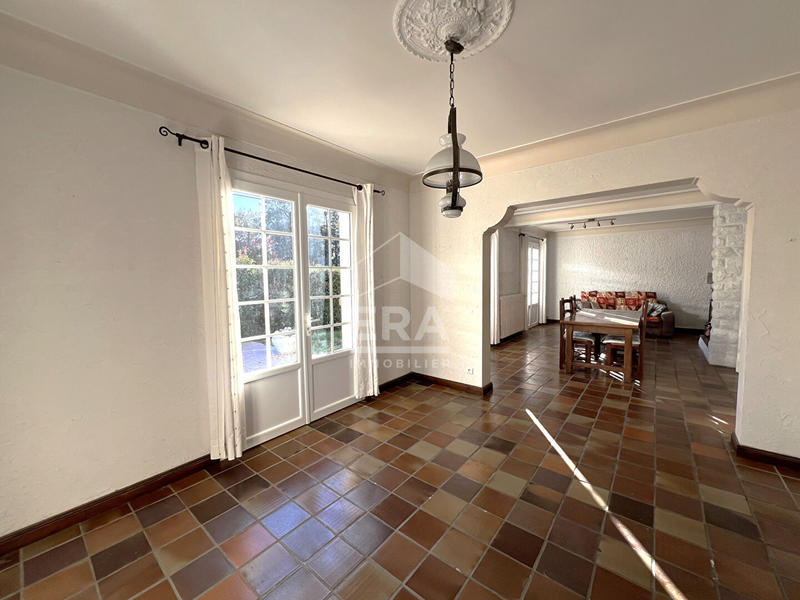 Maison - 198 m² - 8 pièces