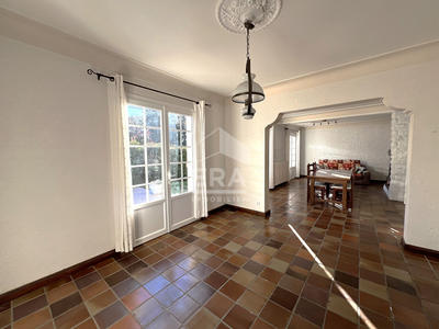 Maison - 198 m² - 8 pièces