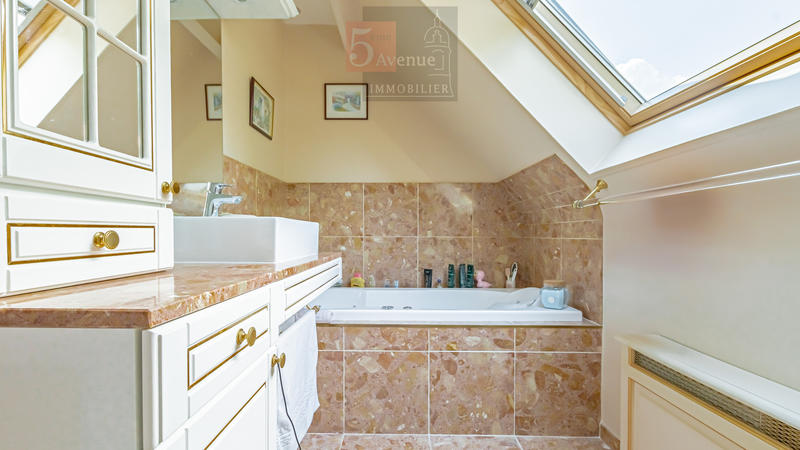 Maison - 175 m² - 7 pièces