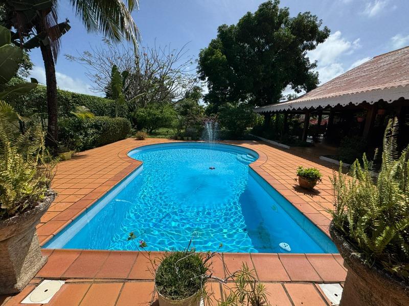 Maison - 233 m² - 6 pièces