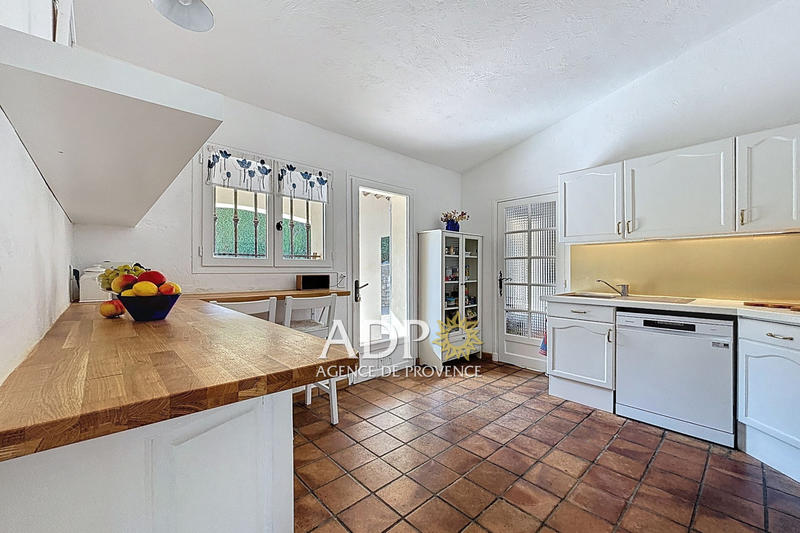 Maison - 218 m² - 8 pièces