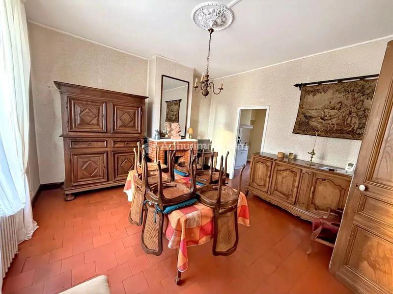 Maison - 210 m² - 7 pièces