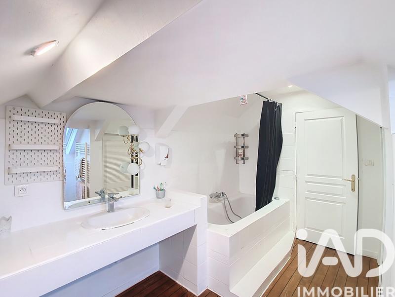 Maison - 217 m² - 9 pièces