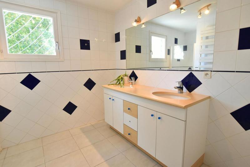 Maison - 218 m² - 6 pièces