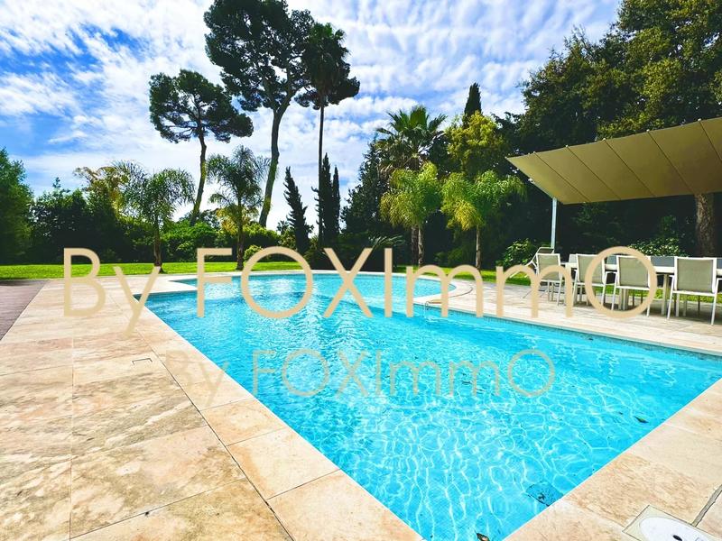 Maison - 346 m² - 7 pièces