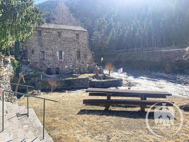 Moulin - 185 m² - 8 pièces