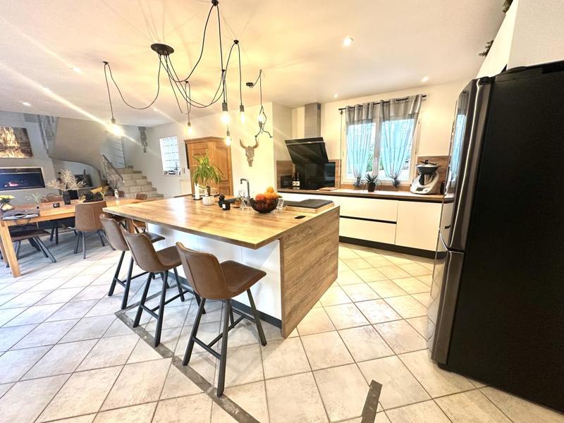 Maison - 200 m² - 7 pièces