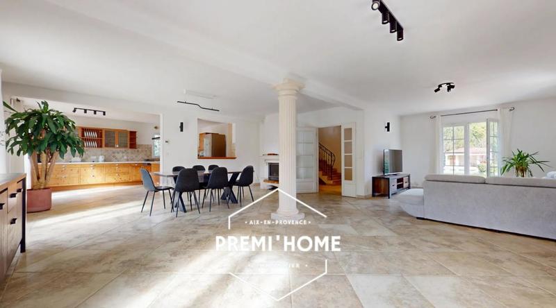 Maison - 260 m² - 7 pièces