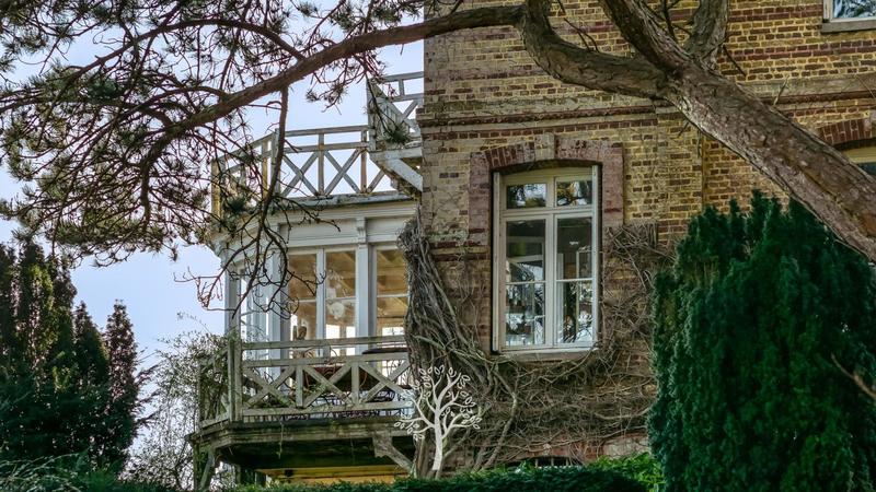 Villa - 303 m² - 12 pièces