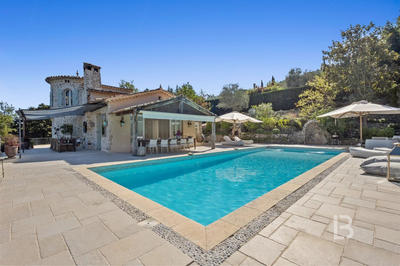 Maison - 451 m² - 15 pièces