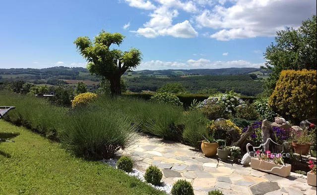 Propriété - 265 m² - 11 pièces