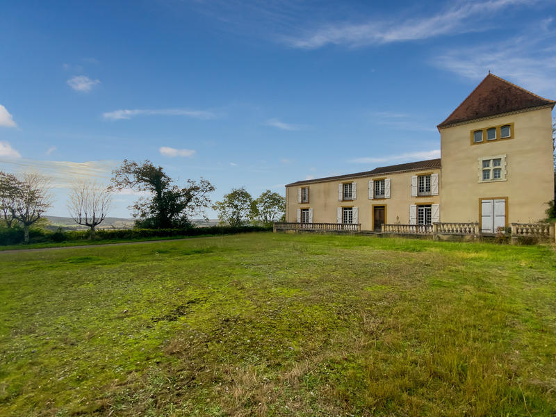 Maison - 327 m² - 6 pièces