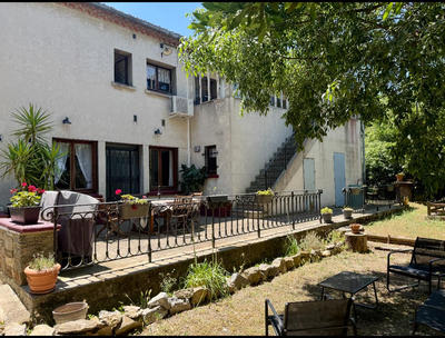 Maison - 242 m² - 10 pièces