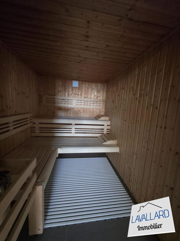 Maison - 320 m² - 10 pièces