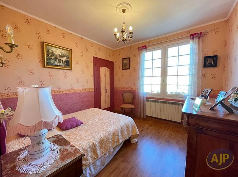 Maison - 260 m² - 8 pièces