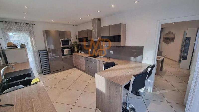 Propriété - 250 m² - 7 pièces