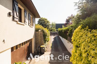 Maison - 240 m² - 7 pièces