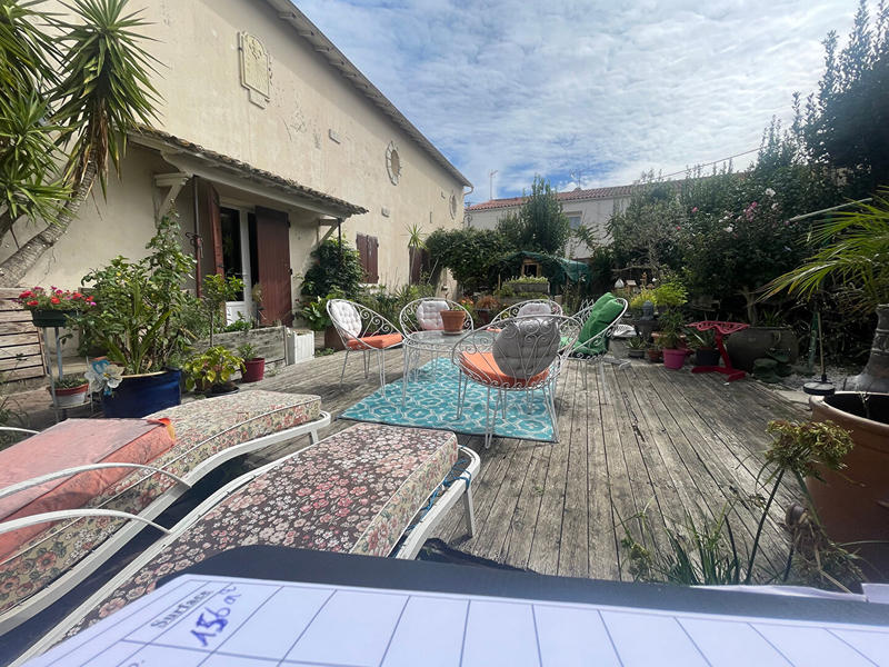 Maison - 233 m² - 9 pièces