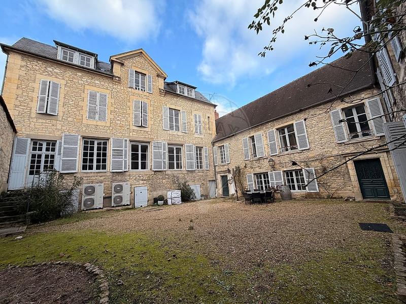 Propriété - 556 m² - 19 pièces
