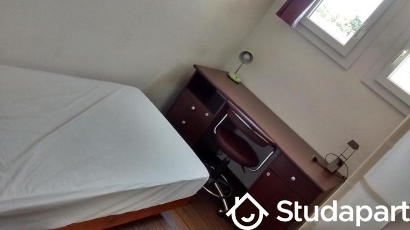 Chambre - 12 m² - 1 pièce