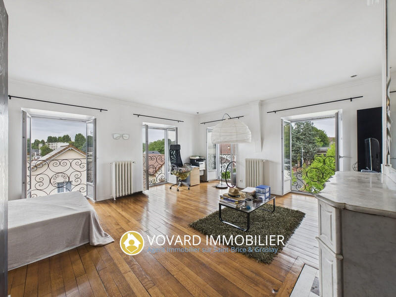 Maison - 234 m² - 8 pièces