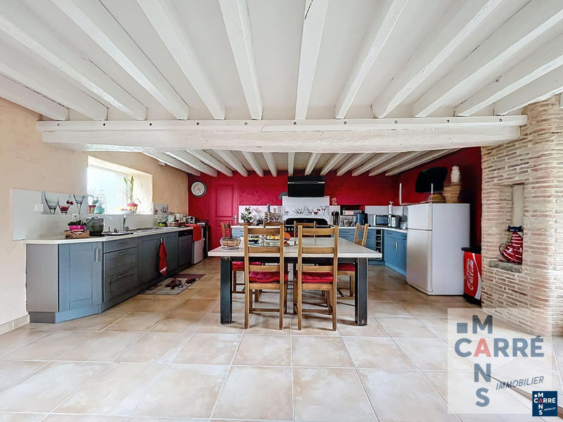 Maison - 240 m² - 8 pièces