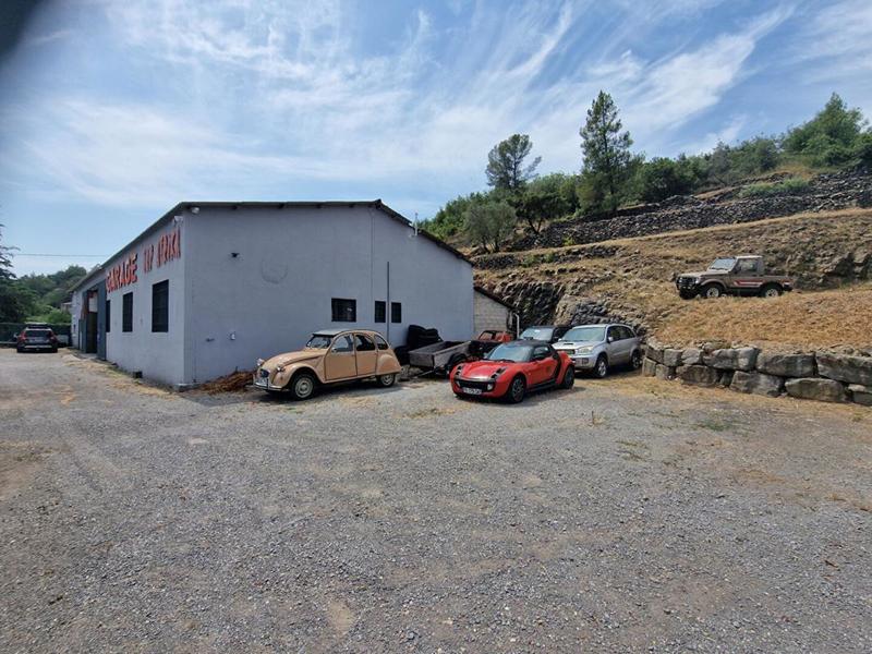 Maison - 410 m² - 6 pièces