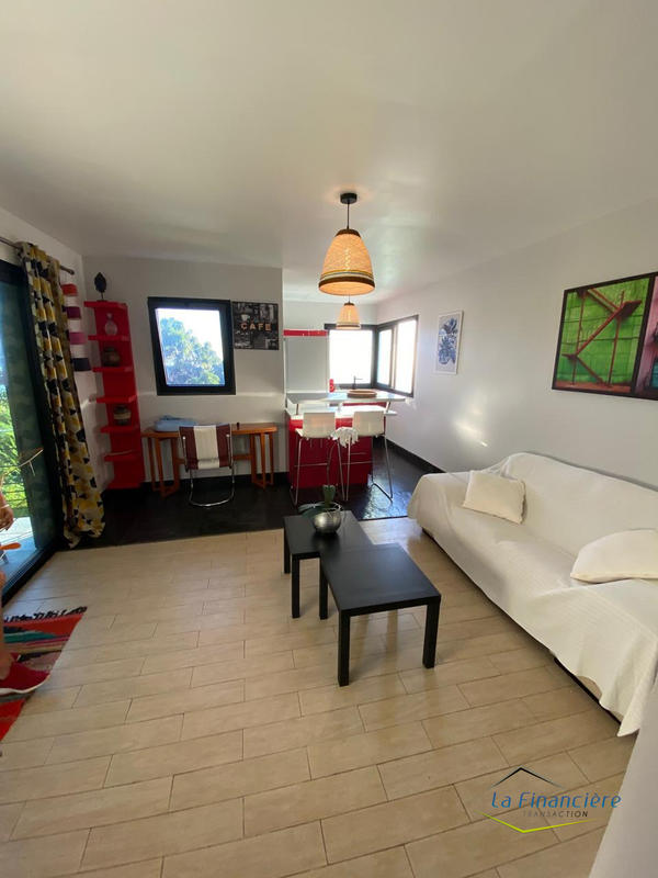 Maison - 206 m² - 7 pièces