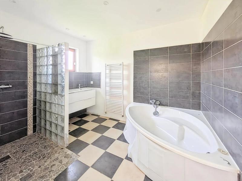 Maison - 140 m² - 5 pièces