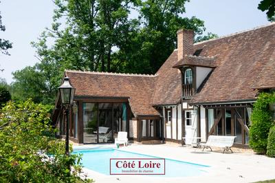 Maison - 251 m² - 8 pièces