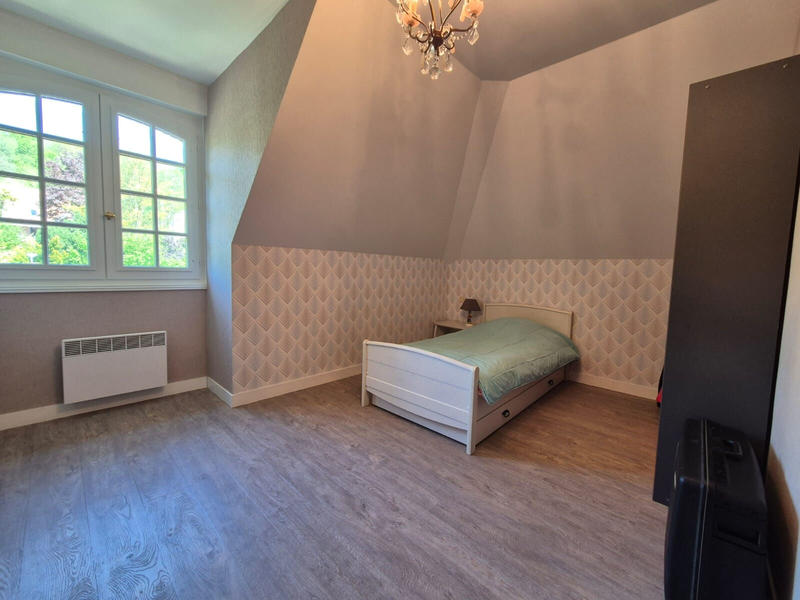 Maison - 222 m² - 7 pièces