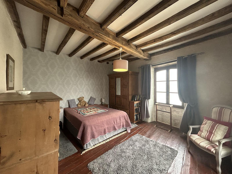 Maison en pierre - 217 m² - 6 pièces