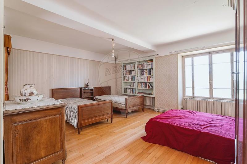 Propriété - 300 m² - 10 pièces