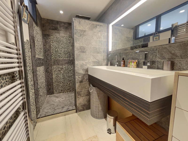 Villa - 231 m² - 6 pièces