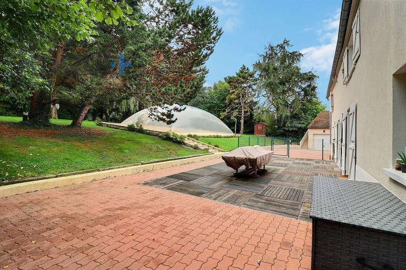 Maison - 350 m² - 8 pièces