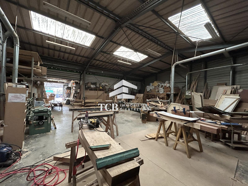 Local d'activités - 322 m²