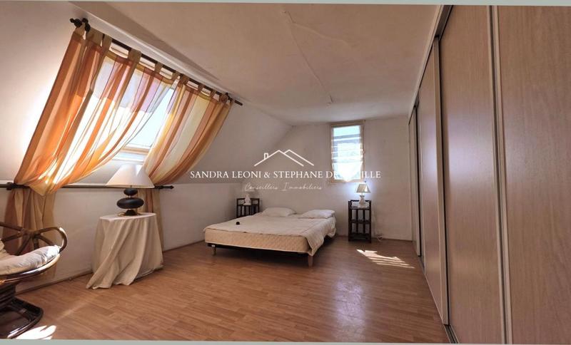 Maison - 295 m² - 8 pièces