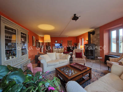 Maison - 240 m² - 1 pièce