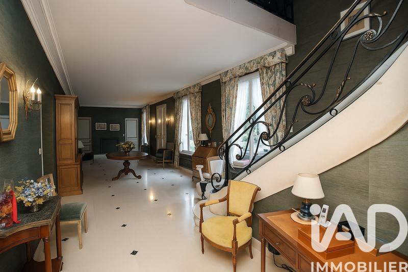 Maison - 468 m² - 12 pièces